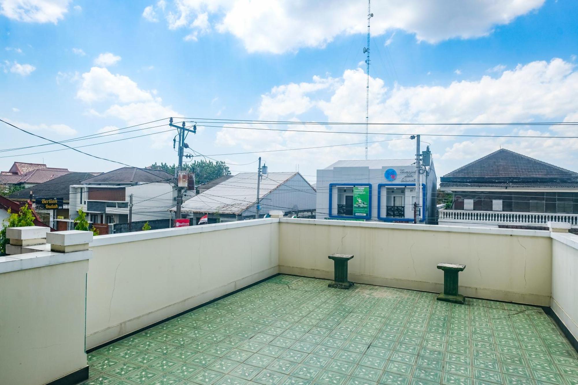 Reddoorz Near Xt Square Yogyakarta Hotell Exteriör bild